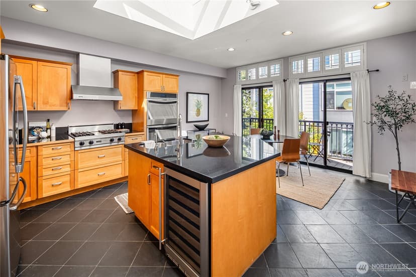 Property photo for 2358 Fairview Avenue E, Seattle photo 6