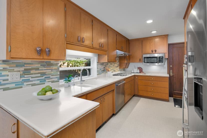 Property photo for 3051 44th Avenue W, Seattle photo 14