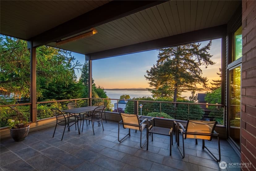 Property photo for 3201 Magnolia Boulevard W, Seattle photo 2