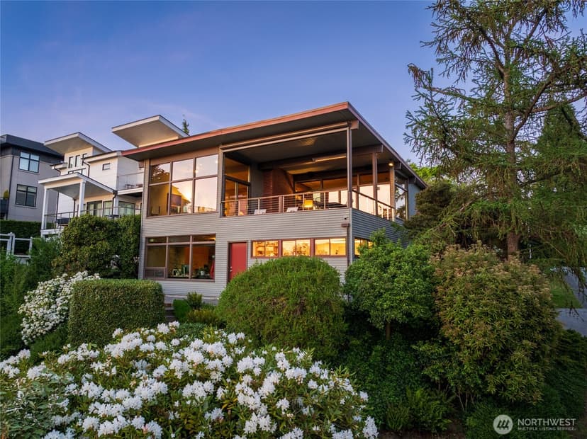 Property photo for 3201 Magnolia Boulevard W, Seattle