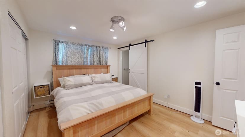 Property photo for 3000 NE 73rd Street, Bremerton photo 10