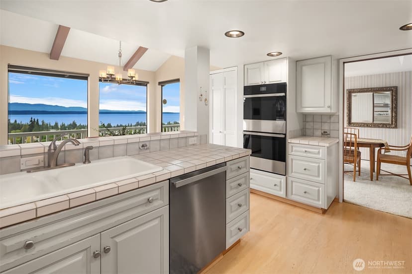 Property photo for 231 Skyline Drive, Edmonds photo 12