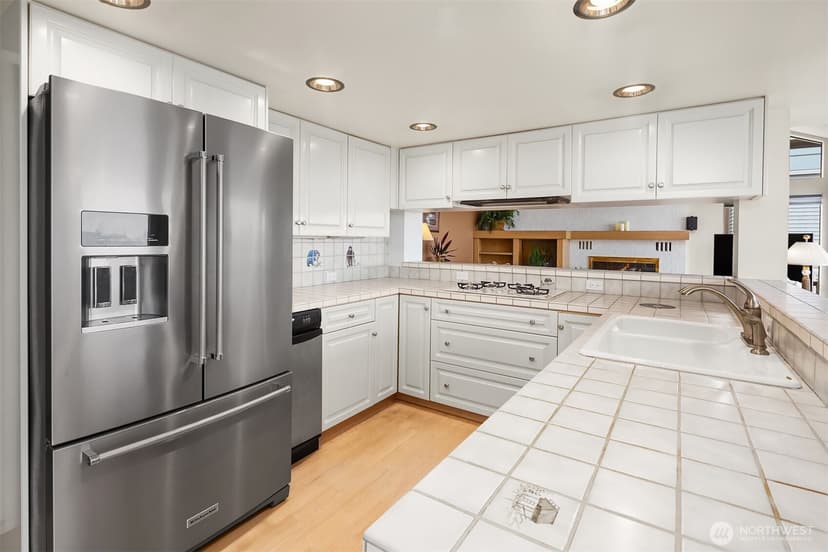 Property photo for 231 Skyline Drive, Edmonds photo 11