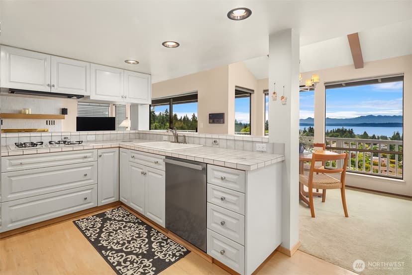 Property photo for 231 Skyline Drive, Edmonds photo 10