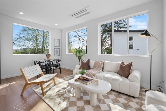 Property photo for 1804 28th Avenue S, Seattle photo 4