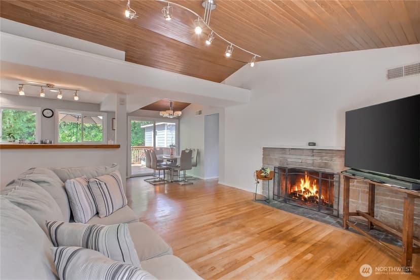 Property photo for 16817 15th Avenue NE, Shoreline photo 5