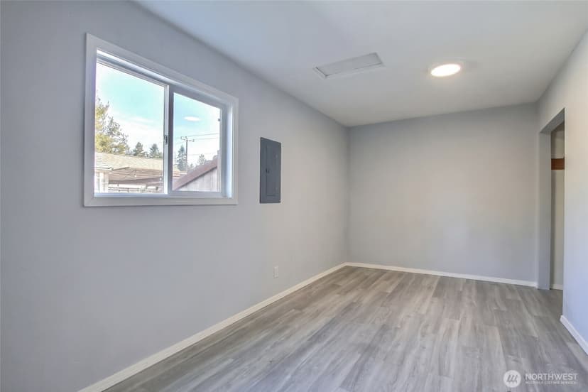 Property photo for 16817 15th Avenue NE, Shoreline photo 8