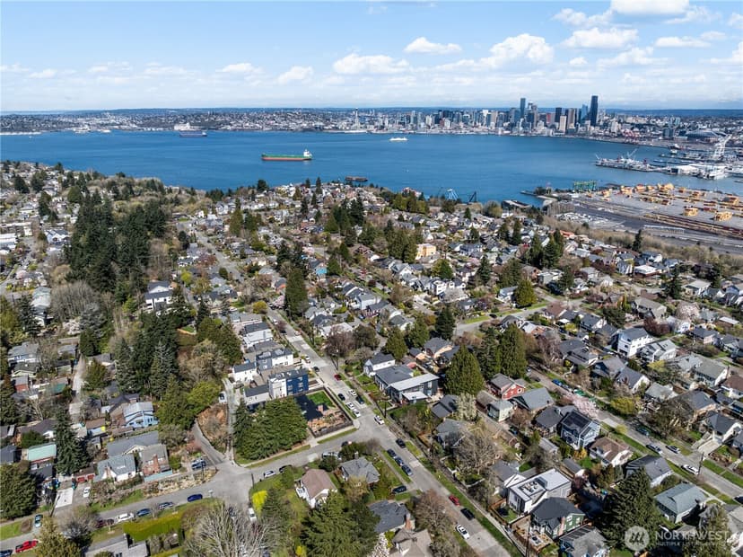Property photo for 2935 39th Avenue SW, Seattle photo 23