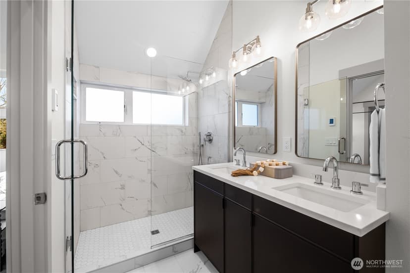 Property photo for 2935 39th Avenue SW, Seattle photo 13