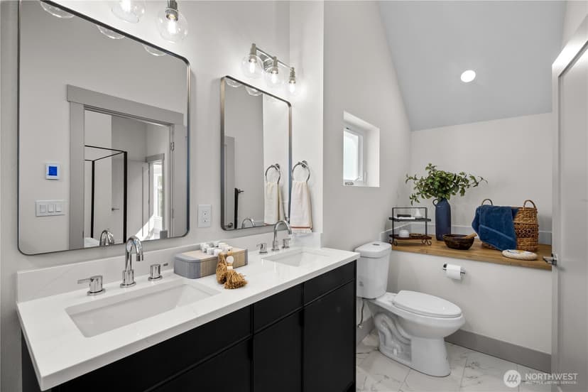 Property photo for 2935 39th Avenue SW, Seattle photo 14