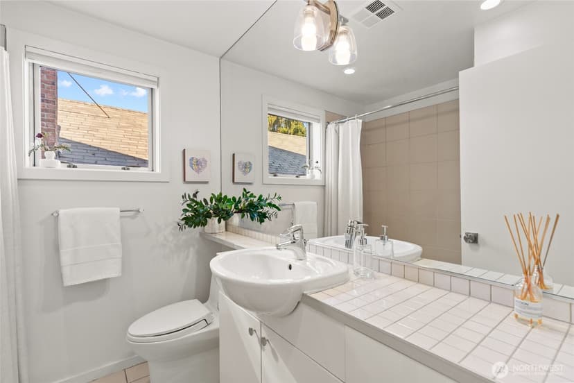 Property photo for 300 26th Avenue E #D, Seattle photo 24