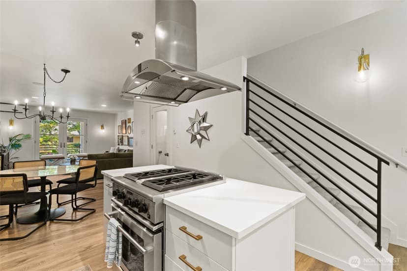 Property photo for 300 26th Avenue E #D, Seattle photo 8