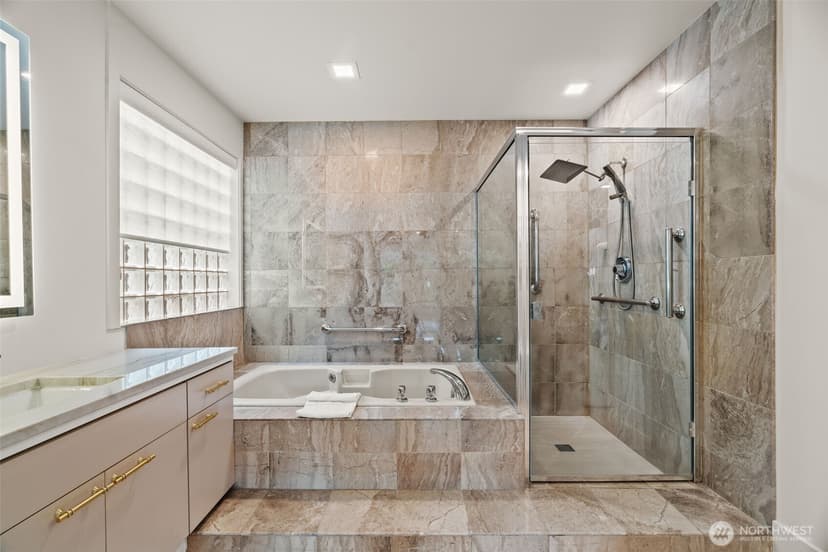 Property photo for 101 99th Avenue NE #101, Bellevue photo 17