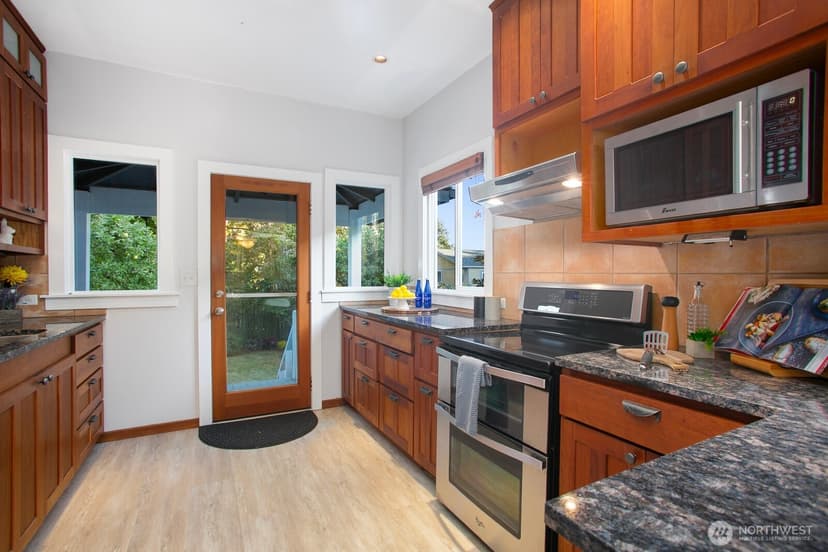 Property photo for 2035 N 77th Street, Seattle photo 8