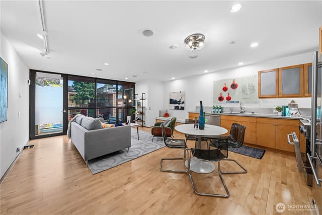 Property photo for 5611 University Way NE #200B, Seattle photo 4