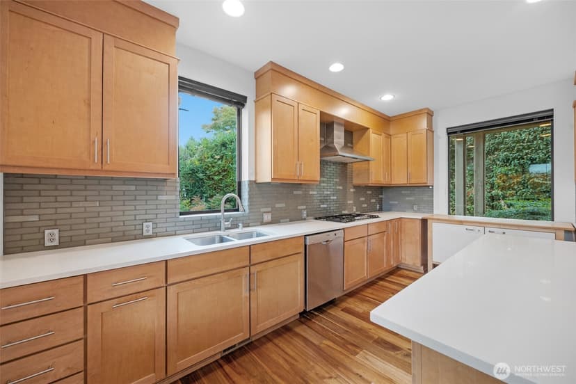 Property photo for 5121 NE 55th Street, Seattle photo 9