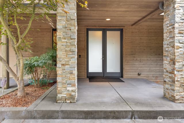 Property photo for 5121 NE 55th Street, Seattle photo 4