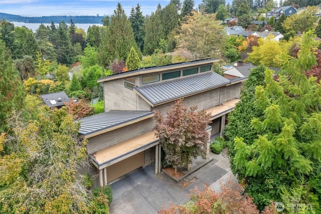 Property photo for 5121 NE 55th Street, Seattle photo 2