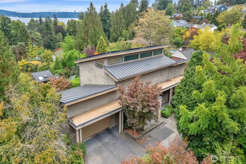 Property photo for 5121 NE 55th Street, Seattle photo 2