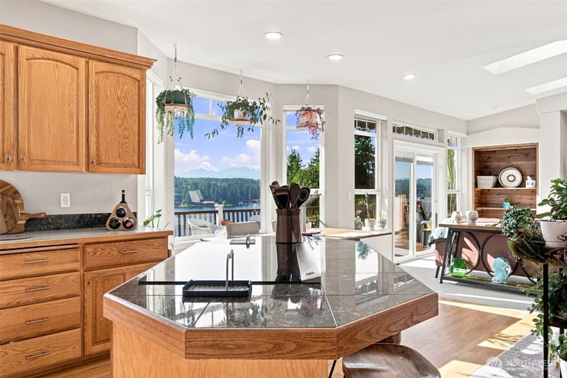 Property photo for 6086 Kingfisher Court, Bremerton photo 11