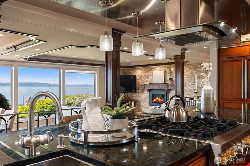 Property photo for 8723 Talbot Road, Edmonds photo 16