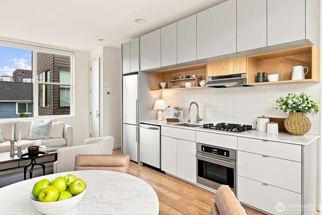 Property photo for 906 13th Avenue #B, Seattle photo 4