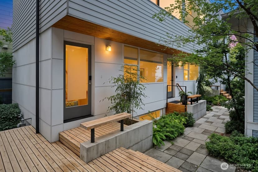 Property photo for 906 13th Avenue #B, Seattle photo 2