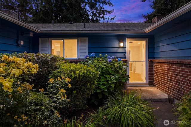 Property photo for 16217 NE 25th Street, Bellevue photo 3
