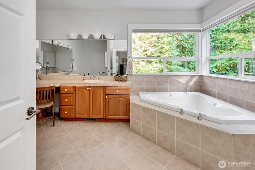 Property photo for 6477 Cultus Bay Road, Clinton photo 17