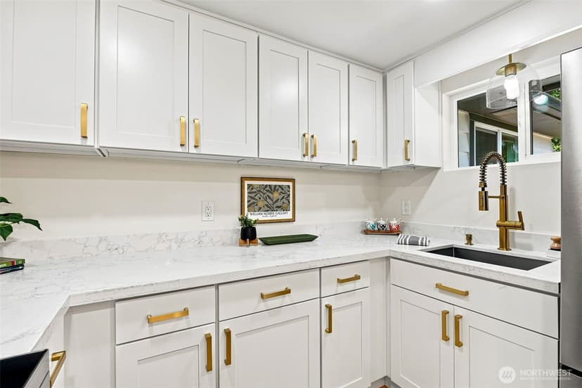 Property photo for 2538 NE 107th Street, Seattle photo 7