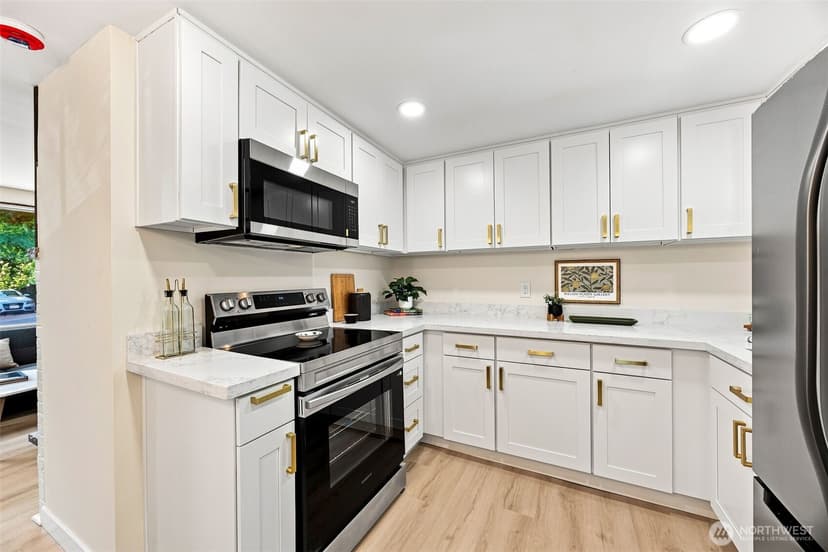 Property photo for 2538 NE 107th Street, Seattle photo 6