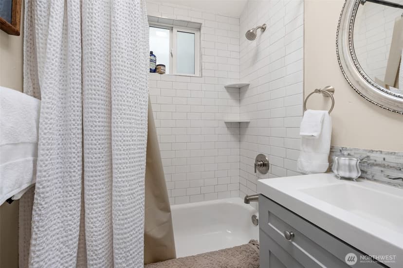 Property photo for 2430 Oakes Avenue, Everett photo 8