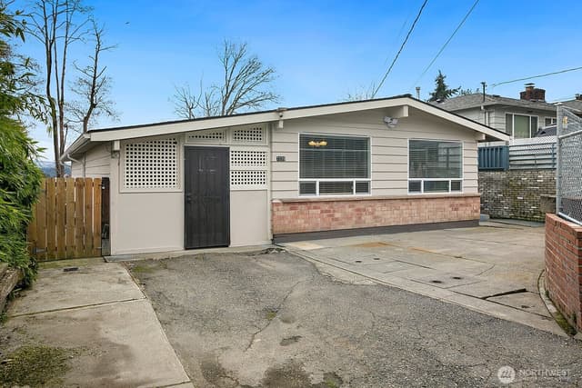 Property photo for 7226 33rd Avenue S, Seattle photo 2