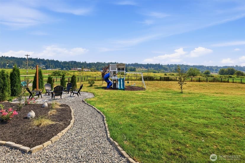 Property photo for 10327 67th Avenue NE #B, Marysville photo 31