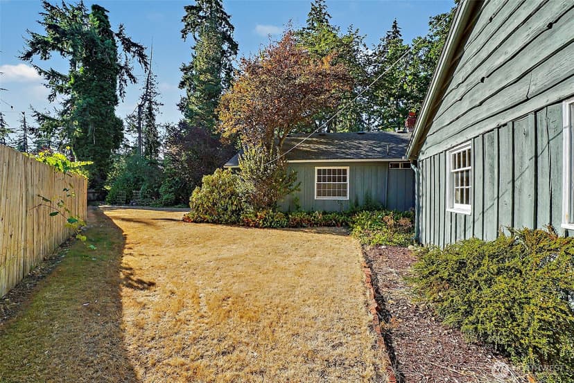Property photo for 10302 Interlaaken Drive SW, Lakewood photo 27