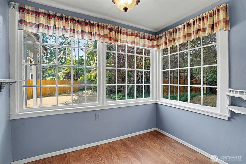 Property photo for 10302 Interlaaken Drive SW, Lakewood photo 12
