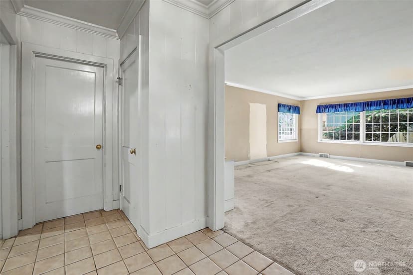 Property photo for 10302 Interlaaken Drive SW, Lakewood photo 6