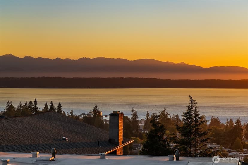 Property photo for 310 Skyline Drive, Edmonds photo 35