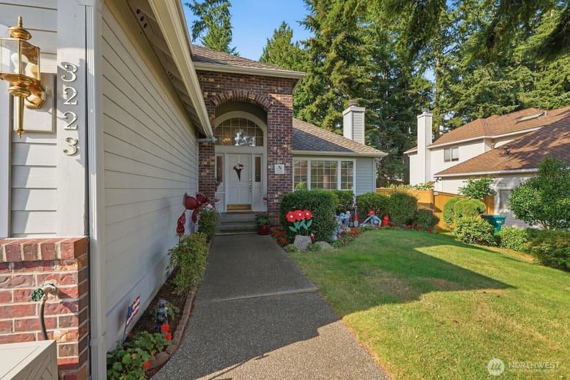 Property photo for 3223 150th Place SE, Mill Creek photo 2