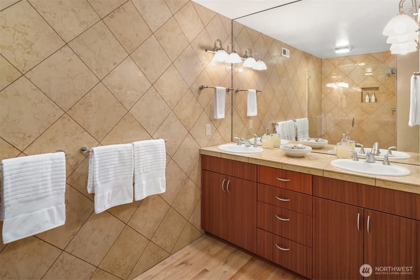 Property photo for 118 Highland Drive, Seattle photo 33