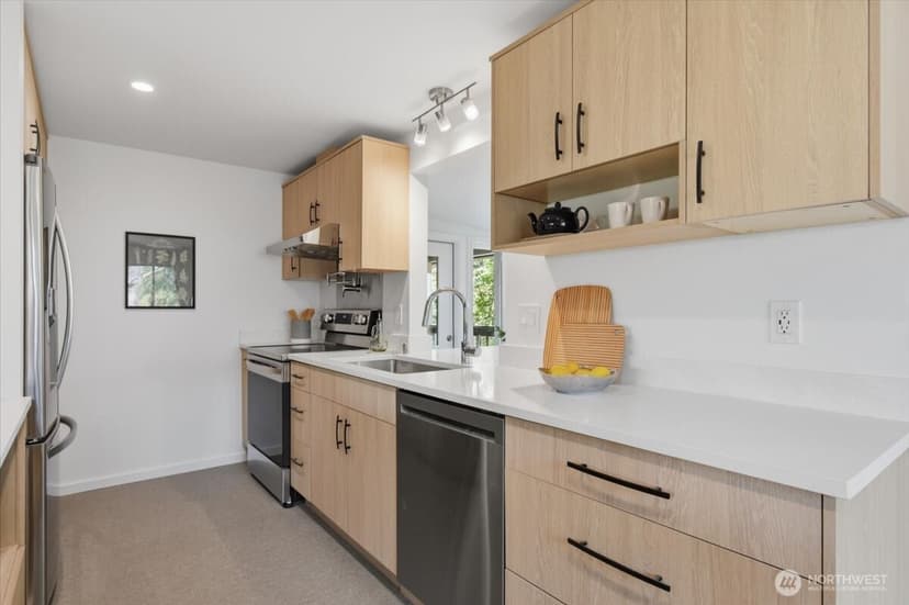 Property photo for 5247 21st Avenue SW, Seattle photo 6