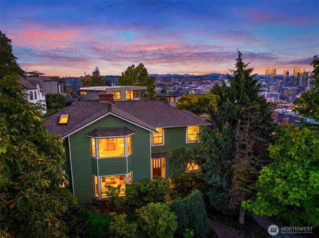 Property photo for 1114 2nd Avenue N, Seattle