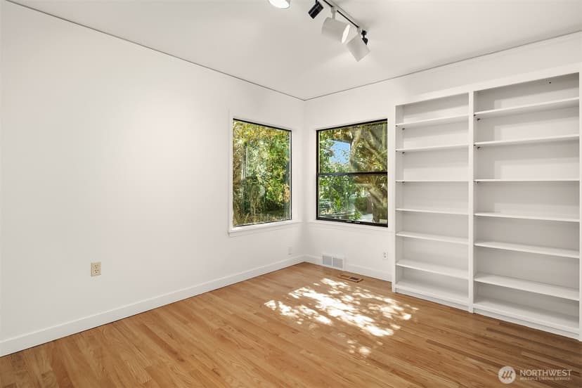 Property photo for 1114 2nd Avenue N, Seattle photo 37