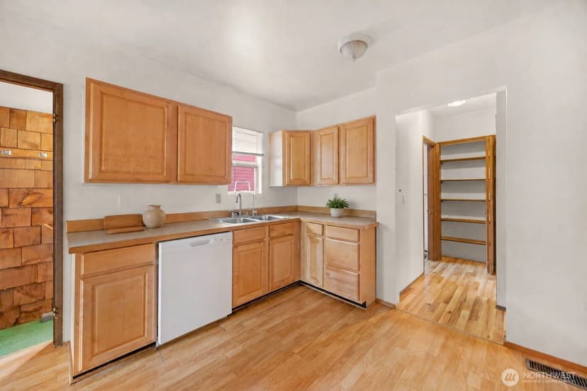 Property photo for 536 N 73rd Street, Seattle photo 10