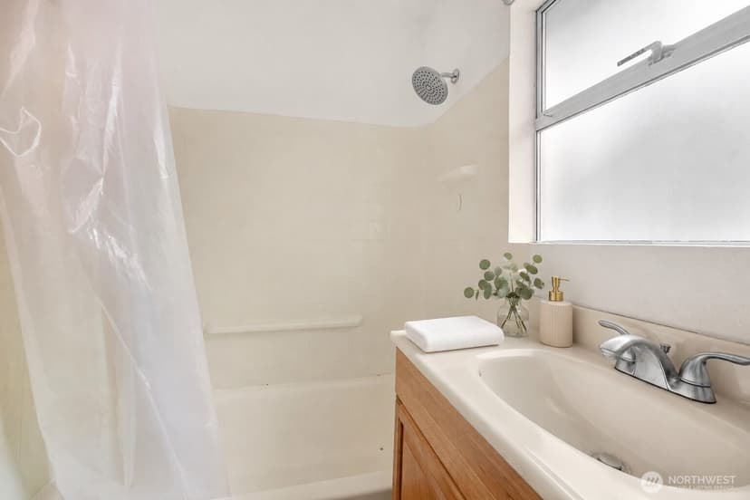 Property photo for 536 N 73rd Street, Seattle photo 12