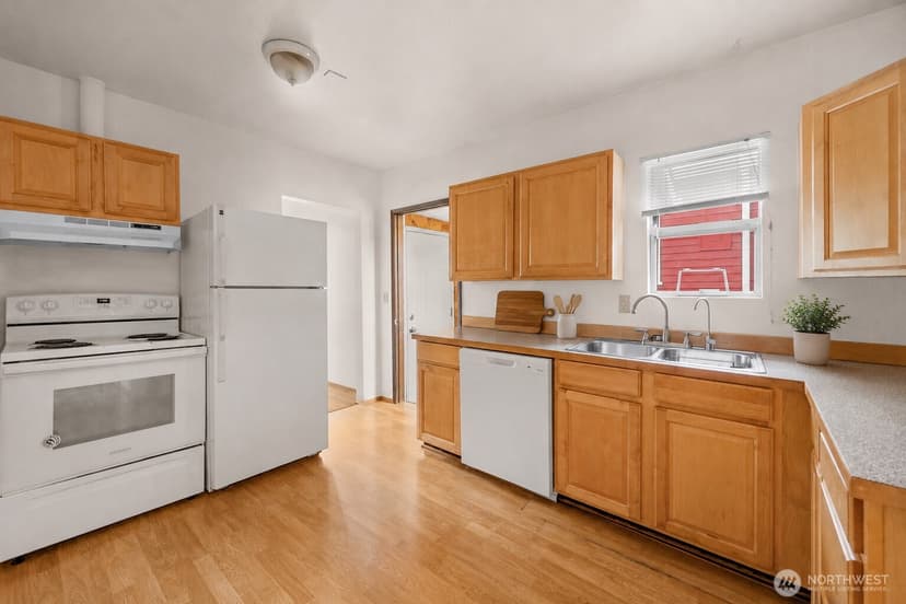 Property photo for 536 N 73rd Street, Seattle photo 9