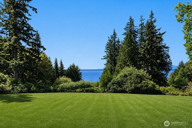 Property photo for 72 Olympic Drive NW, Shoreline photo 2