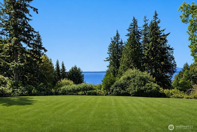 Property photo for 72 Olympic Drive NW, Shoreline photo 2