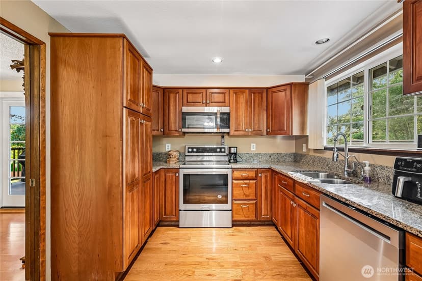 Property photo for 8621 Vistarama Avenue, Everett photo 10