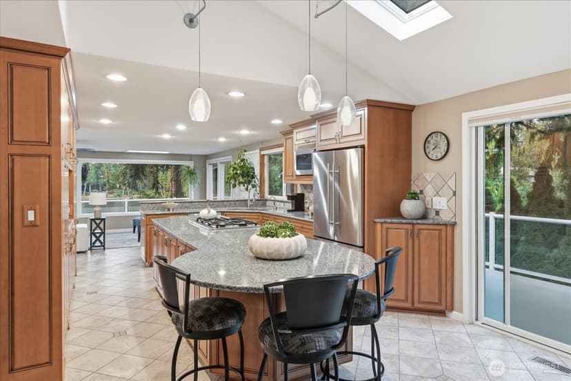 Property photo for 2053 E Beaver Lake Drive SE, Sammamish photo 21
